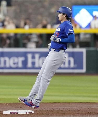 ３回、二塁打を放った大谷（共同）