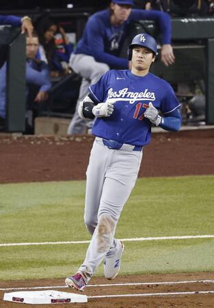 ５回、中前打を放った大谷（共同）