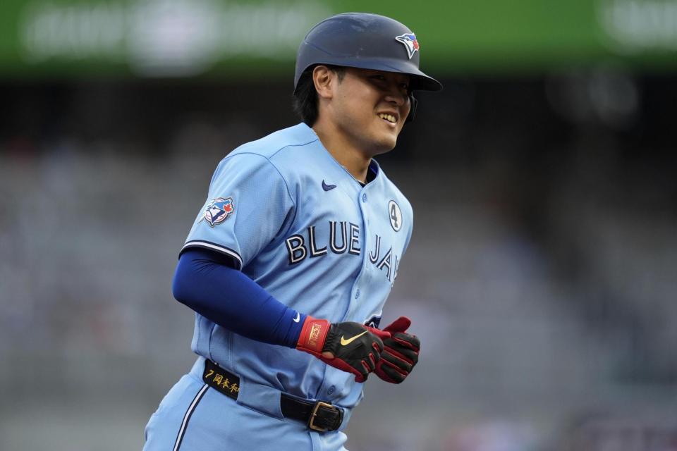 ２回、１３号２ランを放つ岡本（ＡＰ＝共同）