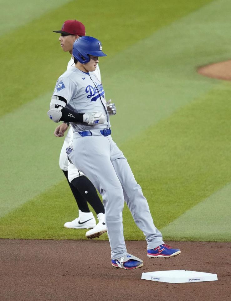 １回、二塁打を放った大谷（共同）