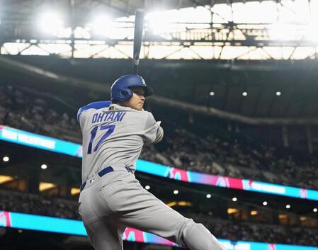 ダイヤモンドバックス戦に臨むドジャース・大谷。打者としては４打数３安打だった（共同）