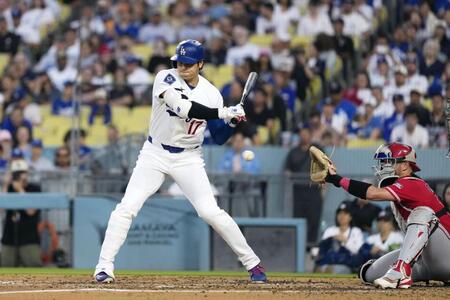 ３回、見逃し三振に倒れる大谷（共同）