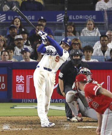 ９回、サヨナラ本塁打を放つフリーマン（共同）