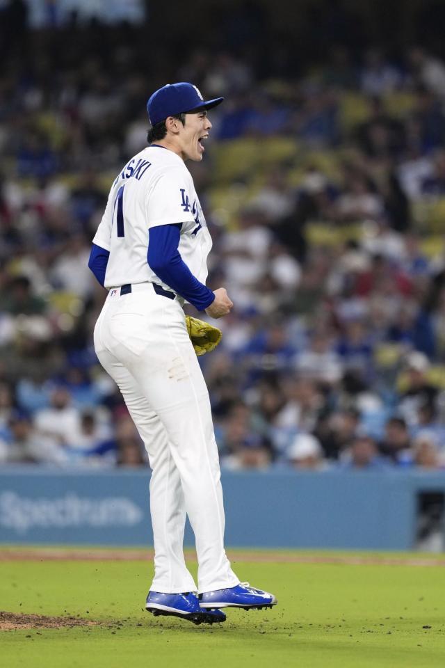 ５回、２死二塁でフレージャーを三振に仕留め、ほえる佐々木（共同）