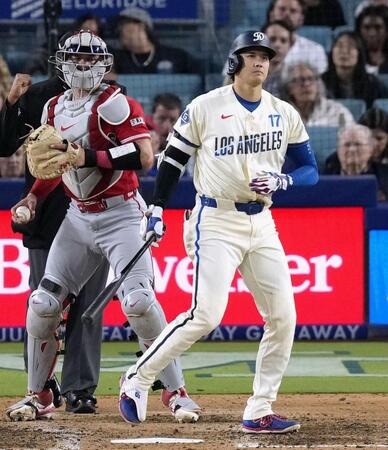 　エンゼルス戦の３回、空振り三振に倒れたドジャース・大谷＝ロサンゼルス（共同）