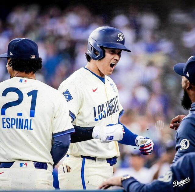 ドジャースが〝スミ９〟で大勝
