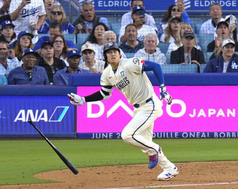 　エンゼルス戦の１回、この回２度目の打席で11号２ランを放ったドジャース・大谷＝ロサンゼルス（共同）