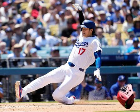 　３回、後続の内野ゴロの間に生還する三走大谷（共同）