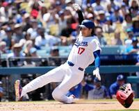 　３回、後続の内野ゴロの間に生還する三走大谷（共同）