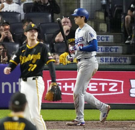 　パイレーツ戦の７回、この回２度目の打席で、押し出し四球を選ぶドジャース・大谷＝ピッツバーグ（共同）