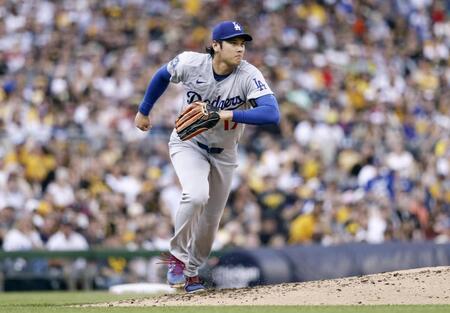 ３回、ベースカバーに走る大谷（共同）