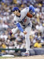 先発登板した大谷（共同）