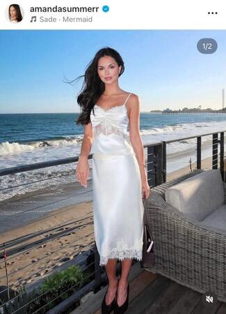 アマンダ・サマーさんのインスタグラム＠ａｍａｎｄａｓｕｍｍｅｒｒ（４月２４日付）より