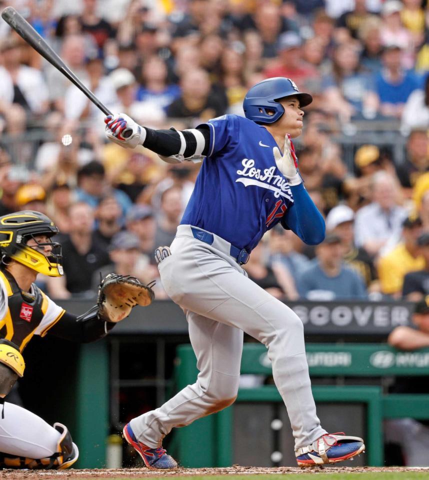 　３回、先制ソロを放つ大谷（共同）