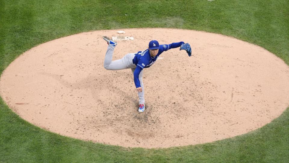 先発した山本。無安打無得点試合まであと３人の９回無死から本塁打を許し、惜しくも快挙を逃した（共同）