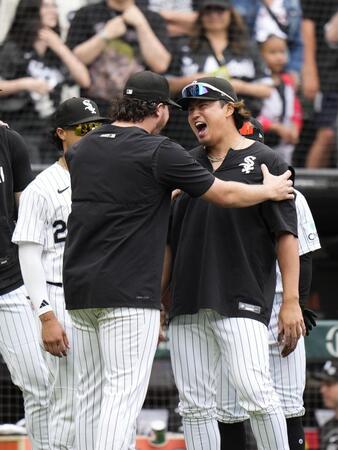 　ドジャースに勝利し、喜ぶホワイトソックス・村上＝シカゴ（共同）