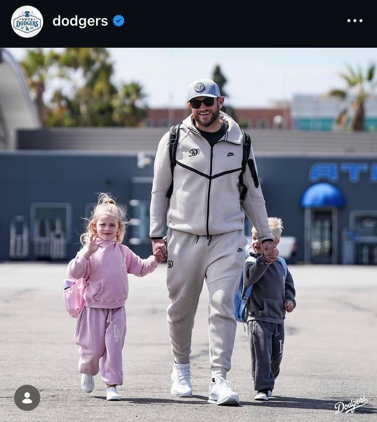 マンシー家族。ドジャースのインスタグラム＠ｄｏｄｇｅｒｓ（６月９日付）より