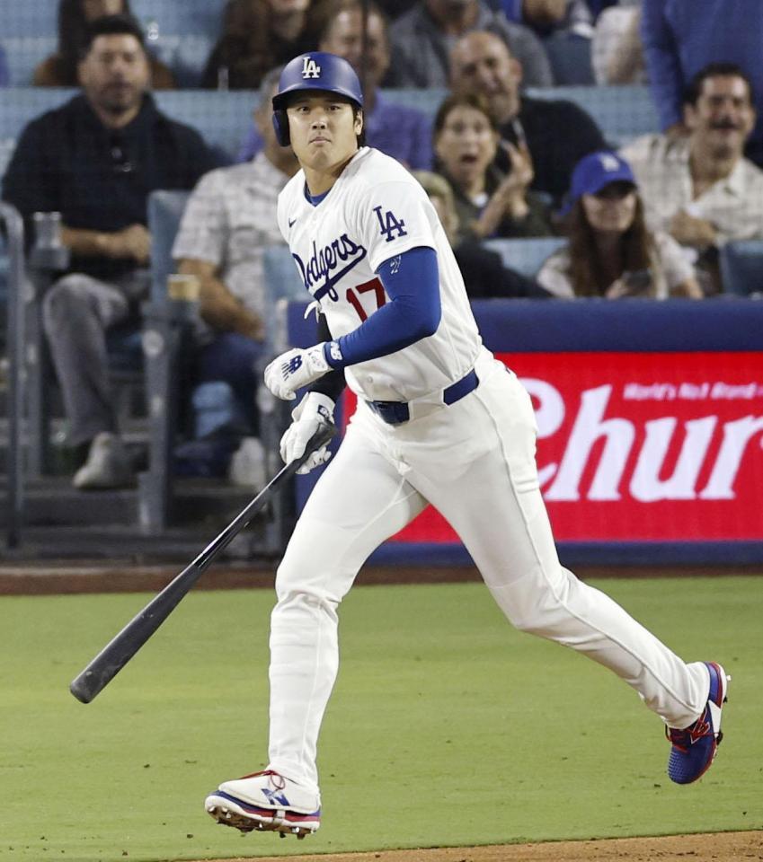 　レイズ戦の６回、先制の15号ソロを放ったドジャース・大谷＝ロサンゼルス（共同）