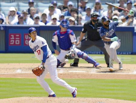 ５回、カミネロの三ゴロで三走の生還を許した大谷（共同）