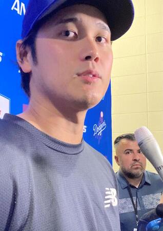 試合後、取材に応じた大谷翔平（撮影・小林信行）