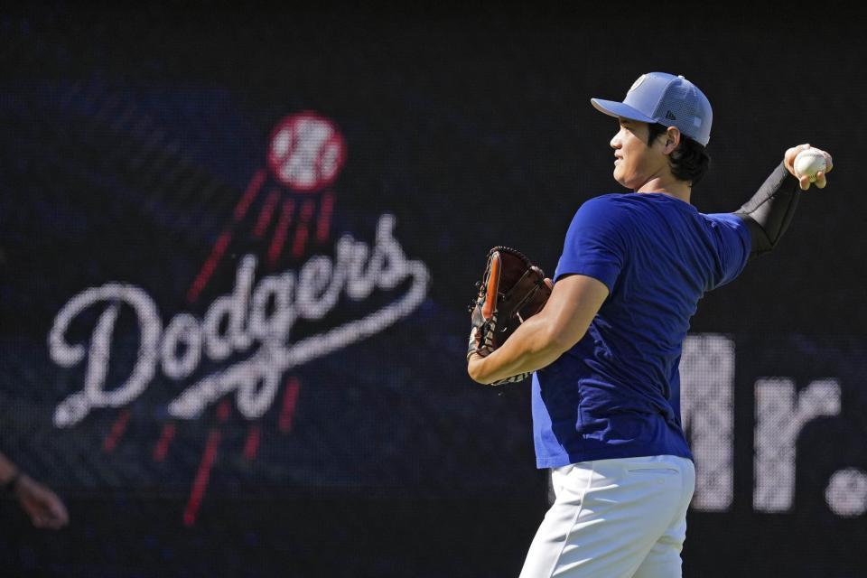 　試合前に練習するドジャース・大谷＝ロサンゼルス（共同）