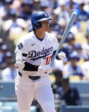 １回、四球を選んだ大谷（共同）