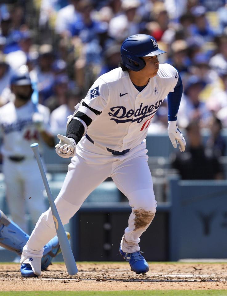 ２回、中前打を放つ大谷（共同）