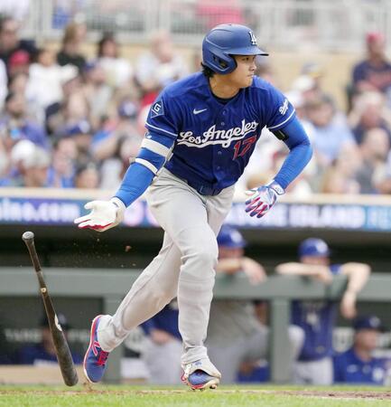 　ツインズ戦の３回、適時打を放つドジャース・大谷＝ミネアポリス（共同）
