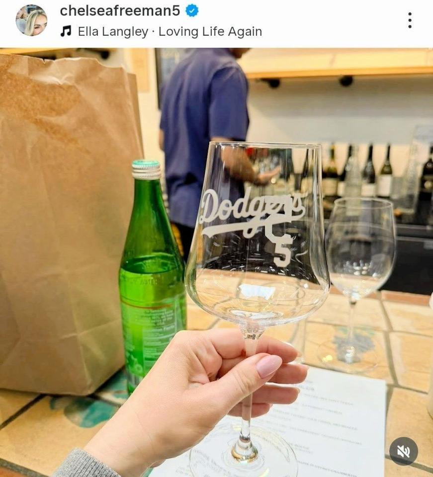 フリーマンの妻・チェルシーさんのインスタグラム（ｃｈｅｌｓｅａｆｒｅｅｍａｎ５）より