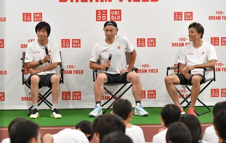 トークセッションに登場した（左から）中山雅史氏、イチロー氏、末續慎吾氏（撮影・持木克友）