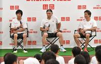 トークセッションに登場した（左から）中山雅史氏、イチロー氏、末續慎吾氏（撮影・持木克友）