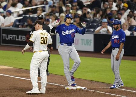 　パドレス戦の８回、中前打を放ったドジャース・大谷＝サンディエゴ（共同）