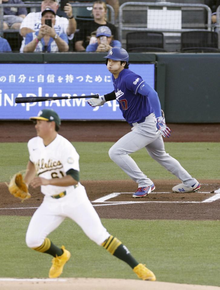 　アスレチックス戦の１回、一ゴロに倒れる大谷（共同）