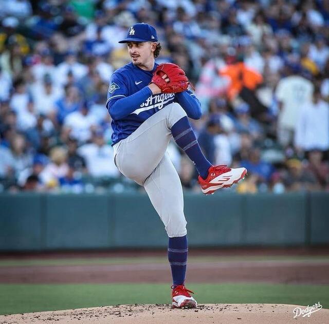 ドジャース戦　実使用ボール　マニーマチャド　ロブレスキー まさかドジャース戦でW杯余波 ロブレスキー投球中にバックネット裏の
