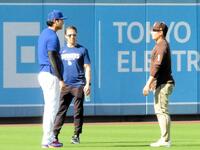 大谷の言葉に耳を傾ける松井（撮影・小林信行）