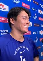 試合後に取材に応じる山本由伸（撮影・小林信行）