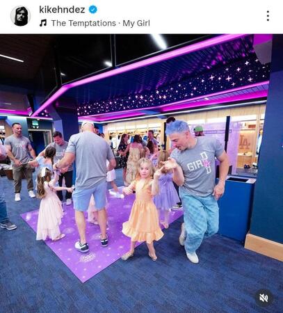 一緒にダンスするキケ・ヘルナンデスと長女ペネロペちゃん。キケ・ヘルナンデスのインスタグラム（ｋｉｋｅｈｅｎｄｚ）より