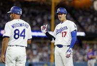 ４回、２点適時打を放った大谷（共同）