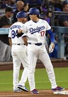 ４回、２点打を放ち笑顔の大谷（共同）