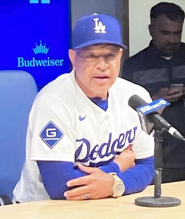 試合後、大谷について語ったロバーツ監督（撮影・小林信行）