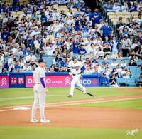 １回、ＭＬＢ通算３００号を放ちダイヤモンドをまわる大谷（ロサンゼルス・ドジャース提供）