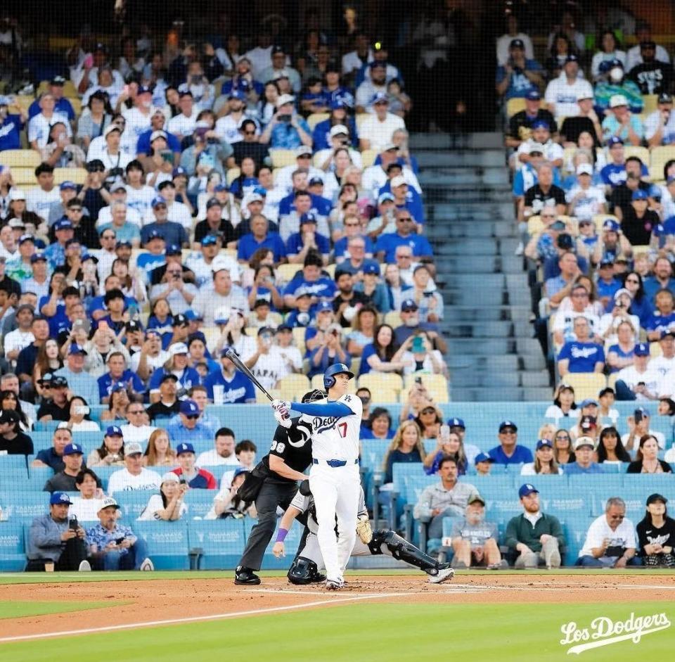 １回、ＭＬＢ通算３００号を放った大谷（ロサンゼルス・ドジャース提供）
