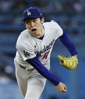 ロッキーズ戦に先発したドジャース・佐々木（共同）