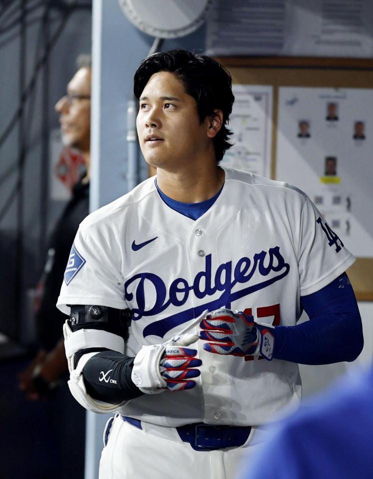 ８回、見逃し三振に倒れたドジャース・大谷（共同）
