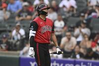 １回、空振り三振に倒れた村上（ＡＰ＝共同）