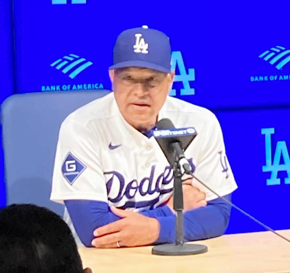 試合後に会見したロバーツ監督（撮影・小林信行）