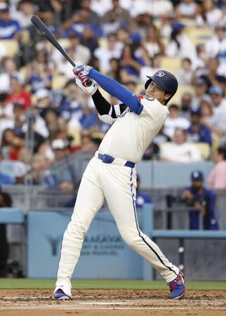 　ダイヤモンドバックス戦の４回、中前打を放つドジャース・大谷＝ロサンゼルス（共同）
