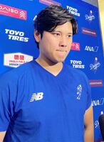 試合後、球宴辞退について語る大谷（撮影・小林信行）
