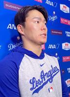 試合後、報道陣の質問に答える山本（撮影・小林信行）
