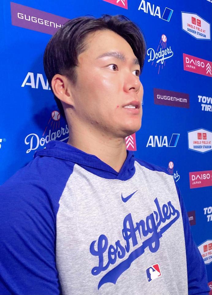 試合後、報道陣の質問に答える山本（撮影・小林信行）